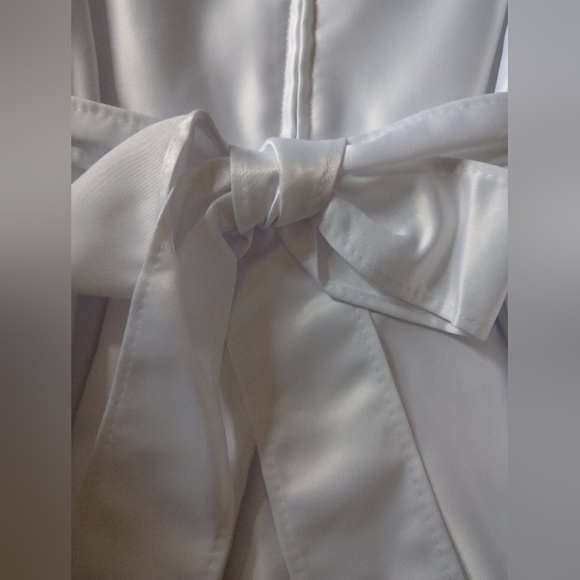 Dresses Sz 6 Girls White Pleated Satin Pocketed - Picture 8 of 16